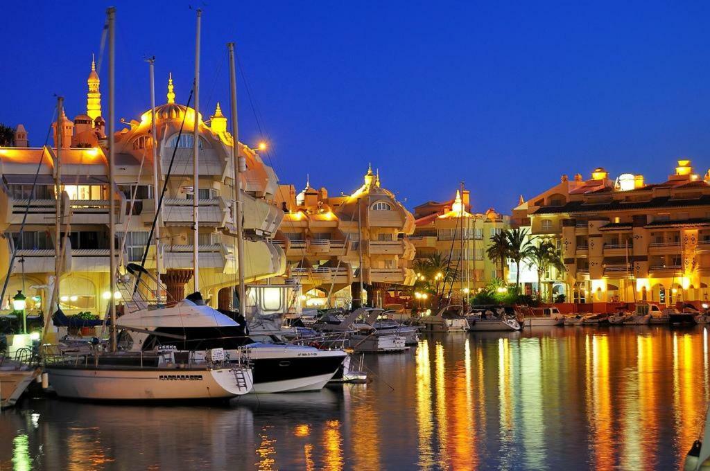 Malaga Benalmadena Puerto Marina Playa Vacacional Luxury Apartment Exterior photo